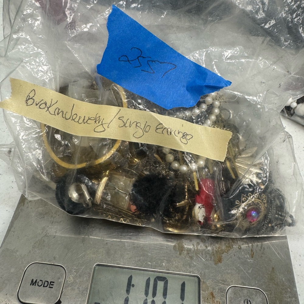 A bag of broken jewelry from estate sales - Picture 2 of 2